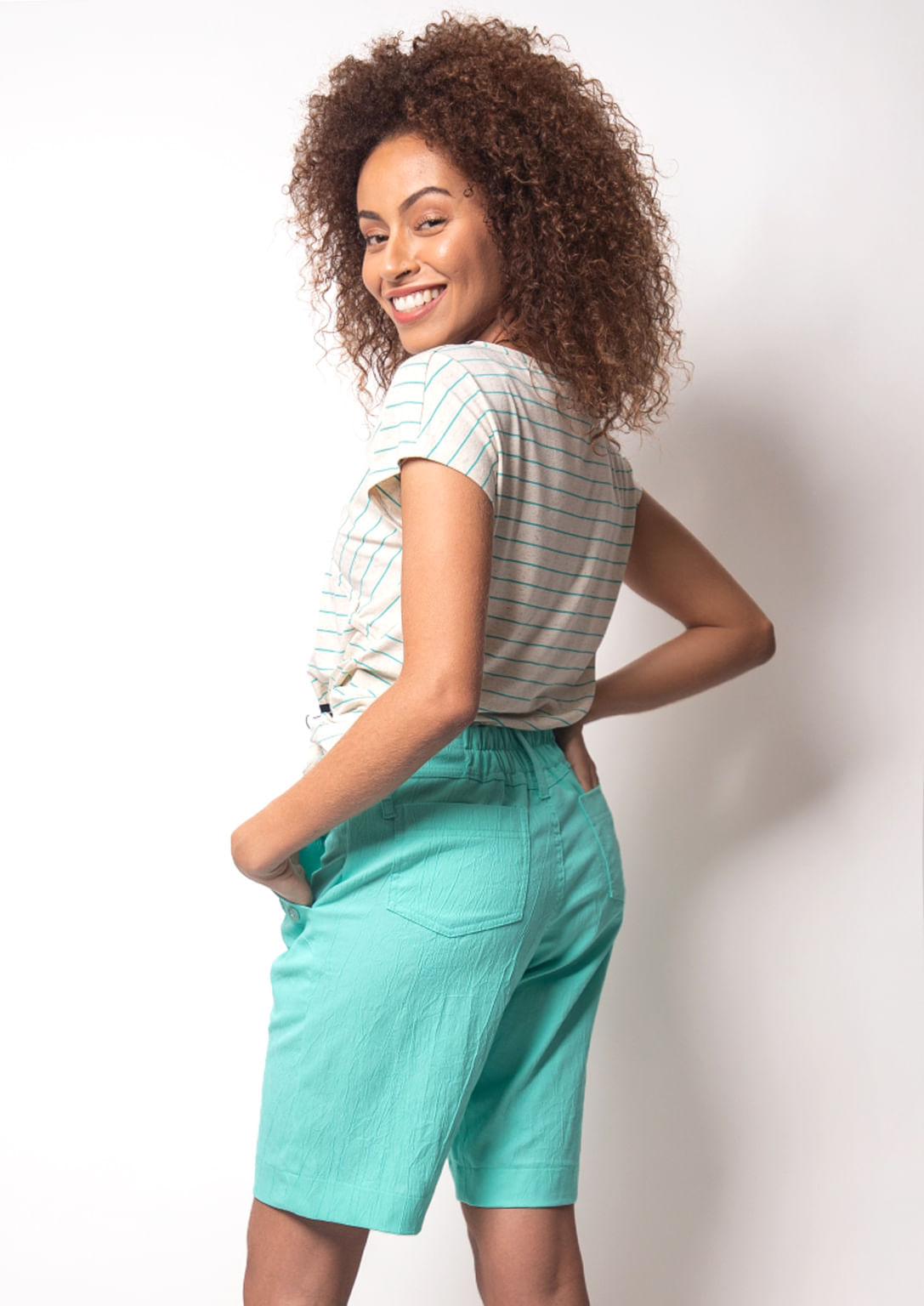 Encontraproduto.com.br - Shorts de Sarja Básico Verde Água | Pau a Pique